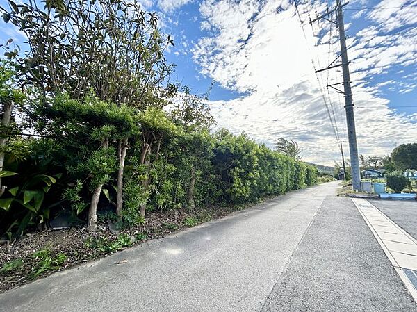 北西側前面道路。幅員約2.0～4.4ｍ。