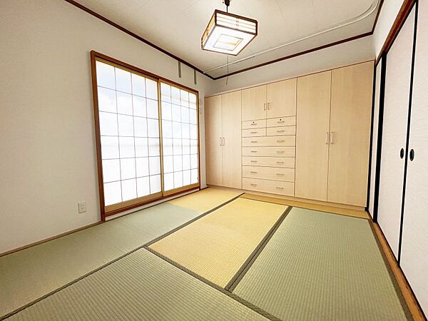 来客対応やくつろぎの場など用途様々！畳の心地よさを存分に楽しめます♪