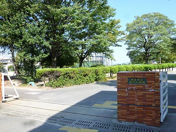 新川小学校まで　2061m　徒歩約26分●「明るく、強く、まじめに」の校訓のもと、心身ともに調和のとれた人間性豊かな、たくましい児童の育成を目指しています。