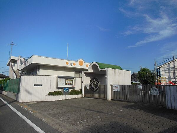 新川保育園まで　140m　徒歩約2分●保護者の勤務時間に応じて、午前7:30～7午後7：00までの保育をしています。一緒に生活する中で、共に育つ保育を心掛けています。