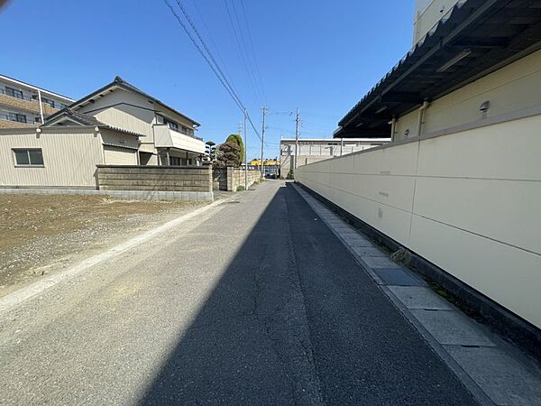 南西側公道幅員約5.4ｍ、間口約8.9ｍ以上。