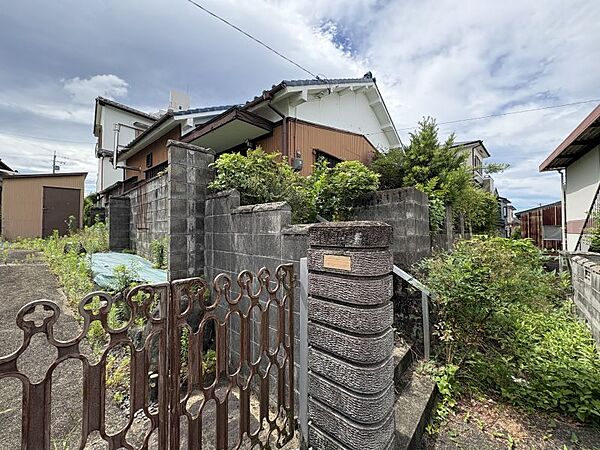 高台に位置しているため陽当りや通風に優れ開放感あふれる快適な住環境です♪