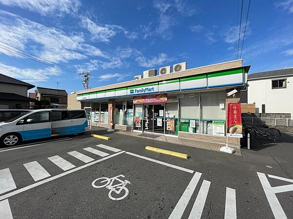 ファミリーマート西尾永楽町店まで　370m　徒歩約5分　24時間営業。遅い時間の急な買い物も安心！