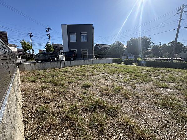 完成後の生活もしやすい平坦なお土地です♪玄関までフラットな駐車場を持つ事も出来ます！