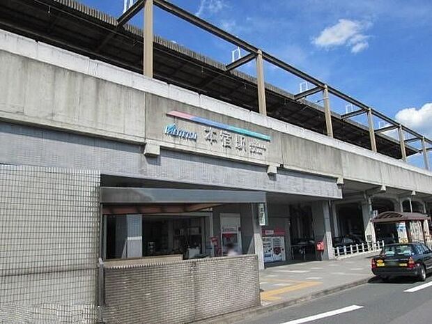 名鉄名古屋本線　本宿駅　約4989ｍ　車約10分　高架下には名鉄協商が経営する貸しパーキングがある。