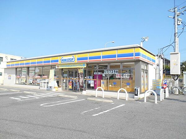 ミニストップ桝塚店まで約450ｍ　徒歩約5分