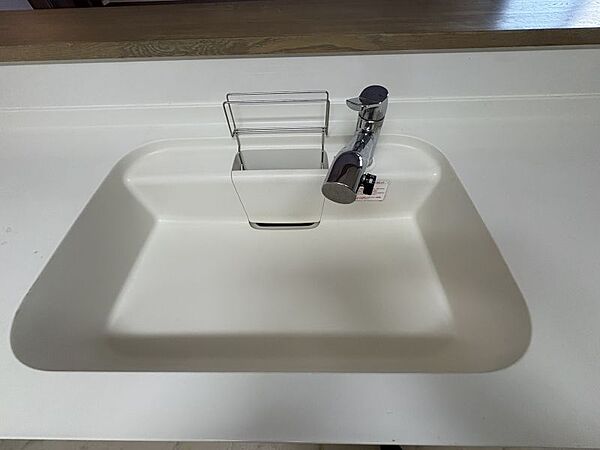 鍋やフライパンを洗いやすい大き目のシンクです！使い勝手も良くお手入れもしやすいキッチンシンクです♪