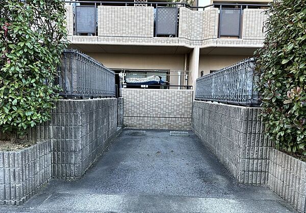 駐車場継承可能です◎専用庭と繋がっているので、荷物が多くても運搬が楽々です！