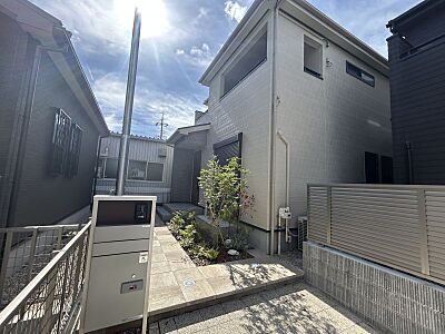 外観:土地面積はゆとりある50坪以上!室内たいへん広々としています! 外観:土地面積はゆとりある50坪以上!室内たいへん広々としています!