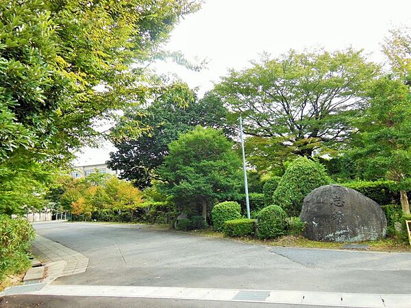 葵中学校まで　560m　徒歩約7分●愛知県岡崎市の公立中学校。岡崎市伊賀新町に位置する中学校。「知・徳・体の調和のとれた人間形成」を育成する教育を目指します。