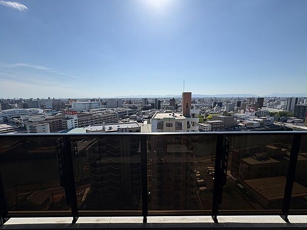 太陽をたっぷり浴びるバルコニーで、洗濯物もしっかり乾かせます！