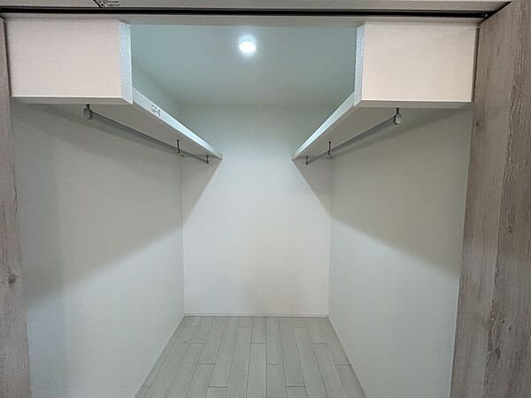お気に入りの服からご家族の大切な思い出まで、たっぷり収納できます！