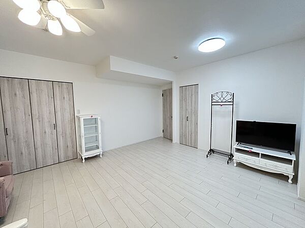 大容量の収納付きで、荷物が多くてもスッキリ整理可能。快適な暮らしをサポートします！