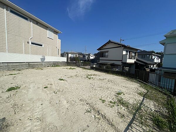 角地ならではの開放感と陽当たりの良さが魅力のお土地です♪