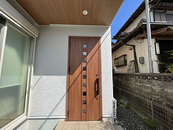 玄関は大型シューズクローゼット付き、家族みんなの靴をたっぷり収納できます！