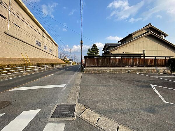 公園が近くにあり休日はお子さまと遊んでリフレッシュ！子育て環境充実しています♪