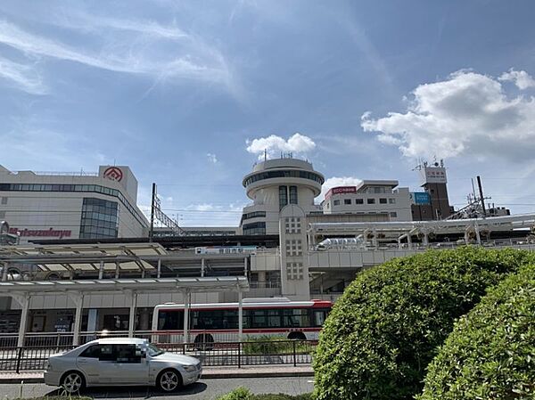 豊田市駅まで　1080m　徒歩約14分●知立方面、赤池伏見上定井方面の地下鉄乗り換え可能　改札外では参合館・名鉄トヨタホテル、KITARAを結ぶ通路有　愛環新豊田駅も利用可能