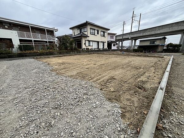 駅まで徒歩約8分！通勤・通学やお買い物が便利ですね！