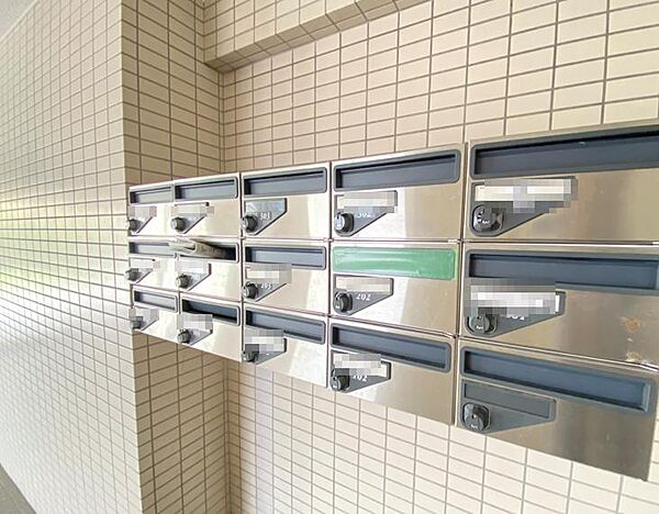 郵便受けはエントランス内に設置されており、セキュリティ面も安心。大切な郵便物の受け取りも安心です！