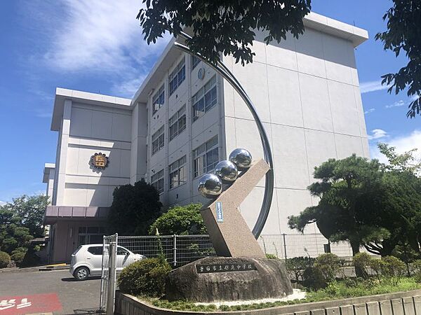 保見中学校まで　1574m　徒歩約20分●校区は伊保小学校、大畑小学校、西保見小学校、東保見小学校です。在校生の約3分の1が外国籍の生徒です（R3年4月時点）【校訓】前進