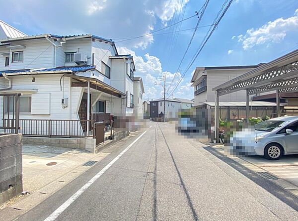 一戸建てがゆったりと立ち並ぶ美しい街並み♪子どもたちも安心して歩ける、ゆとりある前面道路です！