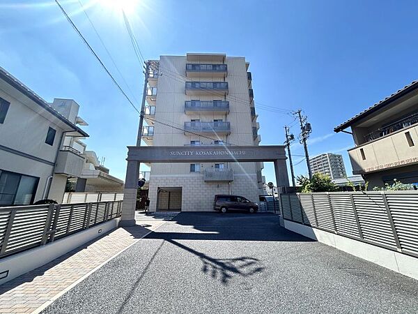 落ち着いた暮らしをかなえる、高級感のある外観♪オートロック付きなので、防犯面もばっちりです◎