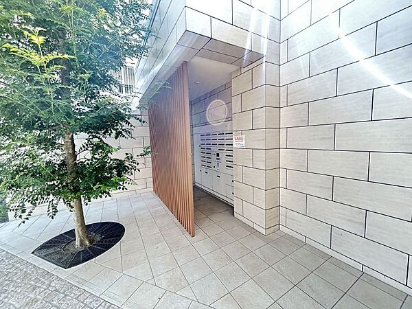 マンション内に郵便受けがあるので、天候に左右されず、雨天時や寒い日でも郵便物を受け取れます◎