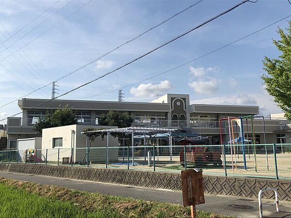 北野保育園まで　1300m　徒歩約17分●1956年9月の開設より長い歴史を重ねた岡崎市によって運営されている保育園。園は畑や木々のある環境の中にあり園舎は2階建てです。