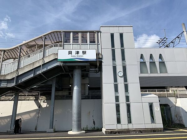 貝津駅まで　1190m　徒歩約15分●有人駅　バリアフリーの対応として駅南側に1基のエレベーターを配置