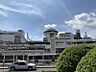 周辺：名鉄三河線「豊田市」駅まで約962ｍ/徒歩約13分　トヨタ自動車本社に最も近い駅で　駅の周辺はトヨタ自動車本社工場をはじめとした企業のオフィスや工場の集まる住宅地が広がっている。