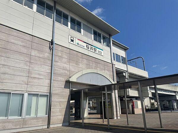 桜井駅まで　738m　徒歩約10分●名古屋鉄道西尾線。特急以下全ての列車が停車します。ＡＰＩＴＡ安城南店まで徒歩約5分。東口は名鉄協商のコインパーキングが置かれています。