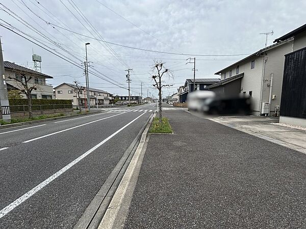 前面道路6m以上で駐車もスムーズです！
