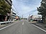 周辺：小学校まで徒歩約5分でお子様がいらっしゃるご家庭にもおススメです。