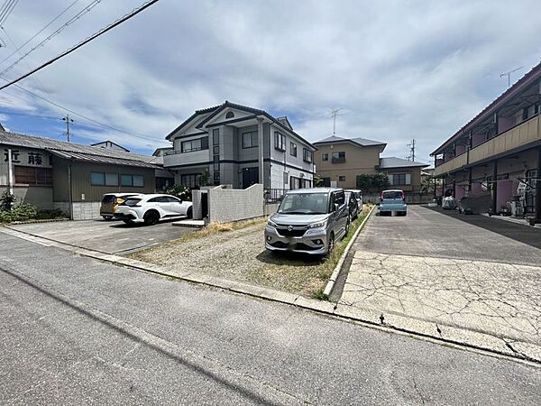 建築条件はございませんのでお好きなハウスメーカーでの建築が可能です。（造成前の写真になります）