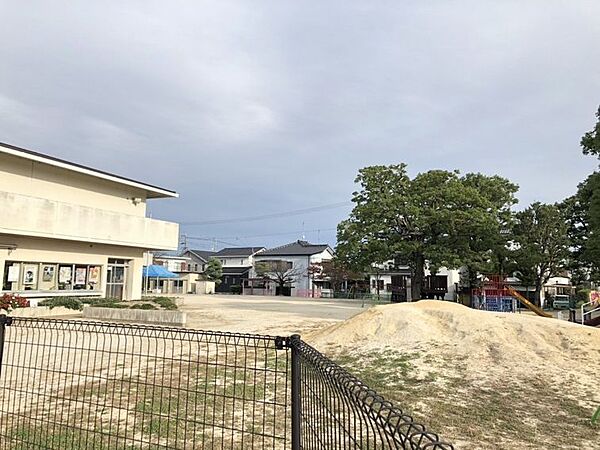 安城北部こども園まで　1000m　徒歩約13分●「安城市こども未来事業団認定こども園（保育園コース）」◆所在地：大東町　◆対象年齢：3～5歳児　◆開園時間：午前8時30分～午後4時30分