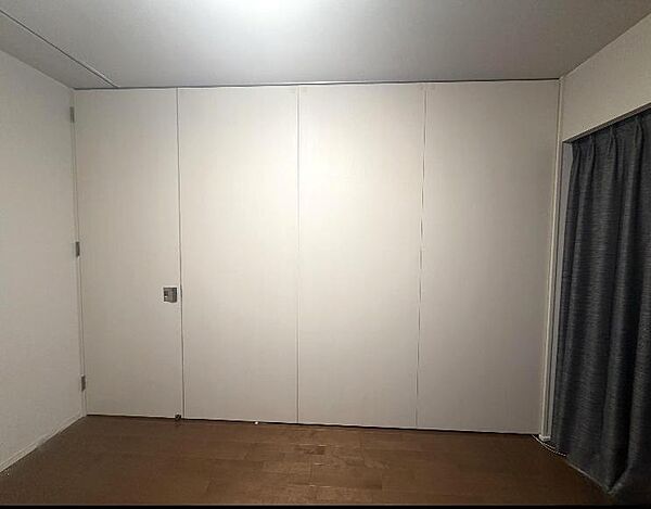 大容量の収納付きで、荷物が多くてもスッキリ整理可能。快適な暮らしをサポートします！