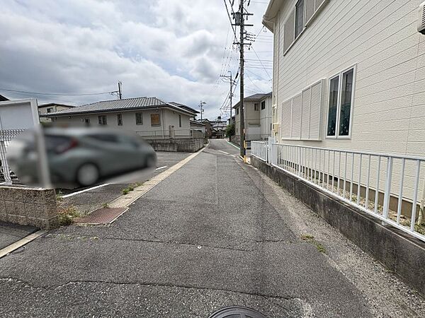 小学校徒歩約10分、中学校徒歩約10分！徒歩圏内に商業施設も揃っており暮らしやすいです♪