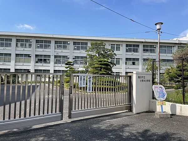 小清水小学校まで　737m　徒歩約10分●周辺は市街地ながら、田畑の広がる長閑な環境です。