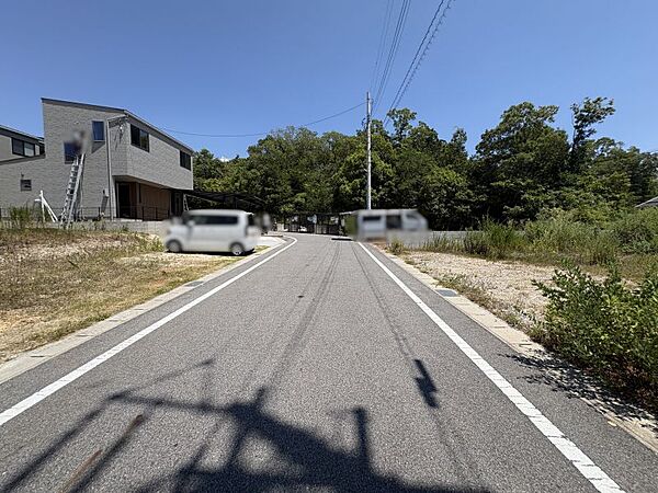 周りに高い建物は無く、陽当たり良いお土地のため、明るい住居で気持ちよく暮らせます◎