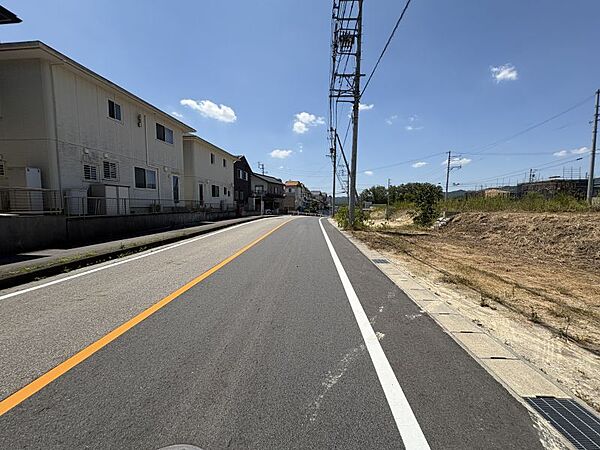 周りに高い建物は無く、陽当たり良いお土地のため、明るい住居で気持ちよく暮らせます◎