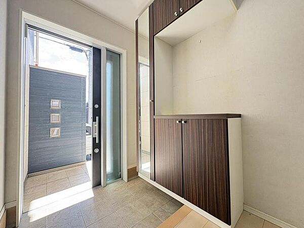 玄関横にシューズボックスがついているので、片付いた玄関がキープできます。