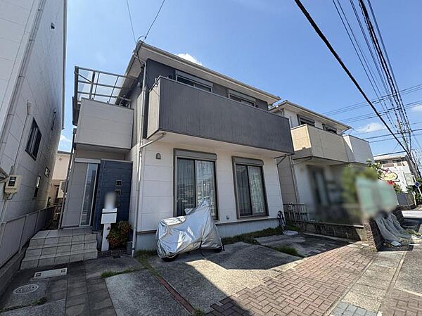 並列で2台駐車可能です！間口も広く、前面道路の交通量も多くないのでゆっくり駐車ができます♪