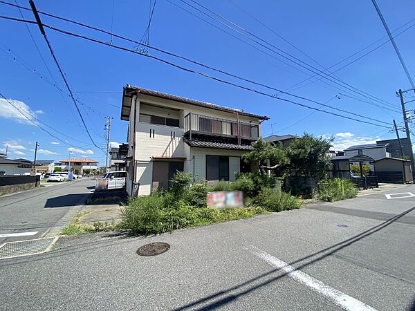 角地は日当たりや風通しが良く、開放感があり、駐車や出入りもしやすい点が魅力です！