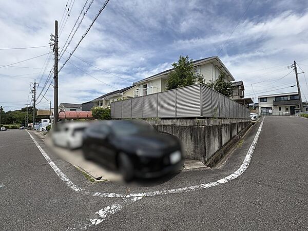 幼稚園・小中学校が徒歩圏内にあり、子育て世帯も安心の立地です！