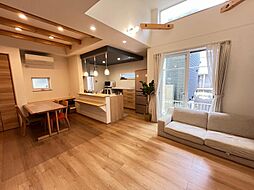 高浜市二池町2丁目 4LDKのリビング/ダイニング