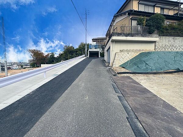 小・中学校までも近く周辺環境の充実した子育て世帯にも住み良い閑静な住宅街です♪