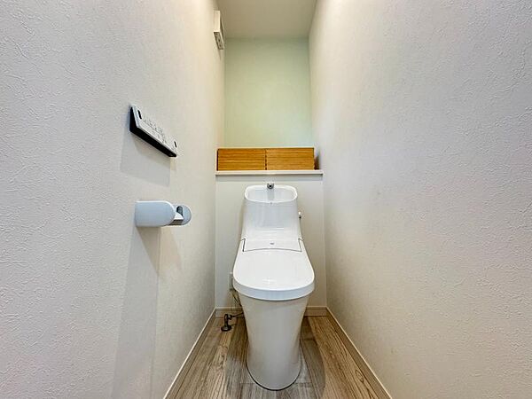 快適な温水洗浄便座付きのトイレです！
