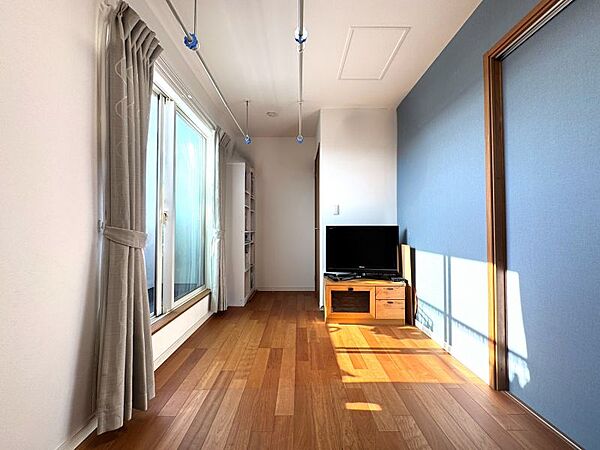 バルコニーに面した洋室は明るくWIC付き、快適な暮らしを送っていただけます◎