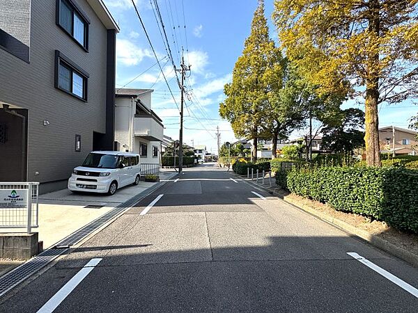 小学校まで徒歩圏内！交通量も少ないので登下校に安心できる住環境です◎
