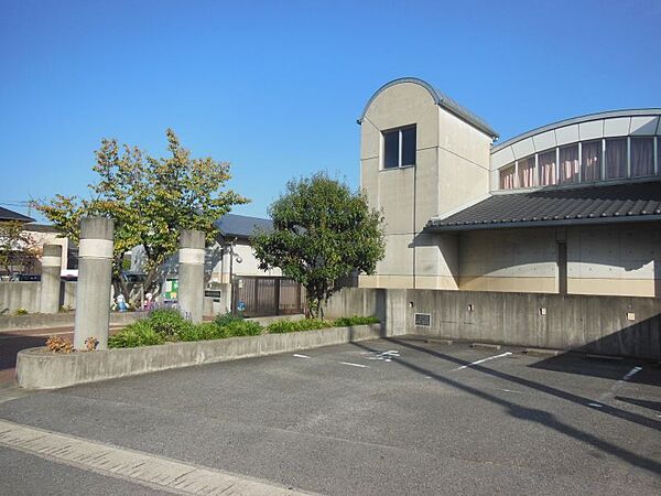 西端幼稚園まで225m　徒歩約3分